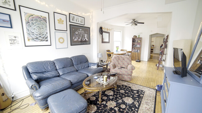Foto del edificio - 3549 W Shakespeare Ave