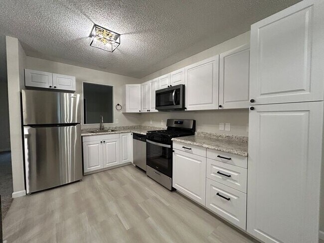 Foto del edificio - $1,950 | 3 Bedroom, 2 Bathroom | No Pets | Available on August 1st, 2026!