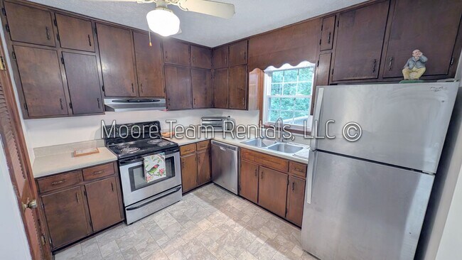 Building Photo - 3/2.5 House Near Brevard - 18Mo Lease