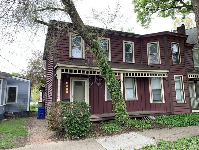 Building Photo - 3305 Woodbine Ave