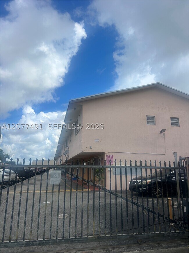 Building Photo - 275 W 68th St