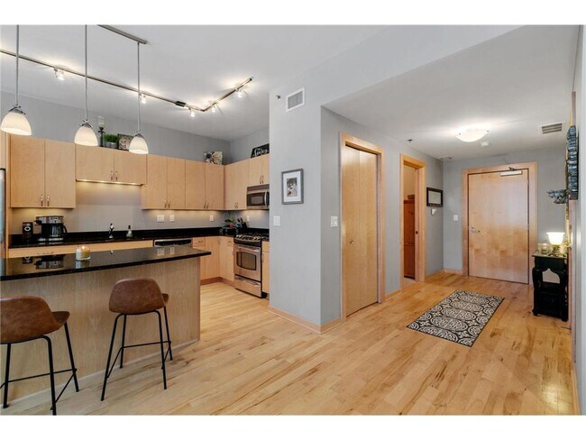 Foto del edificio - 215 10th Ave S