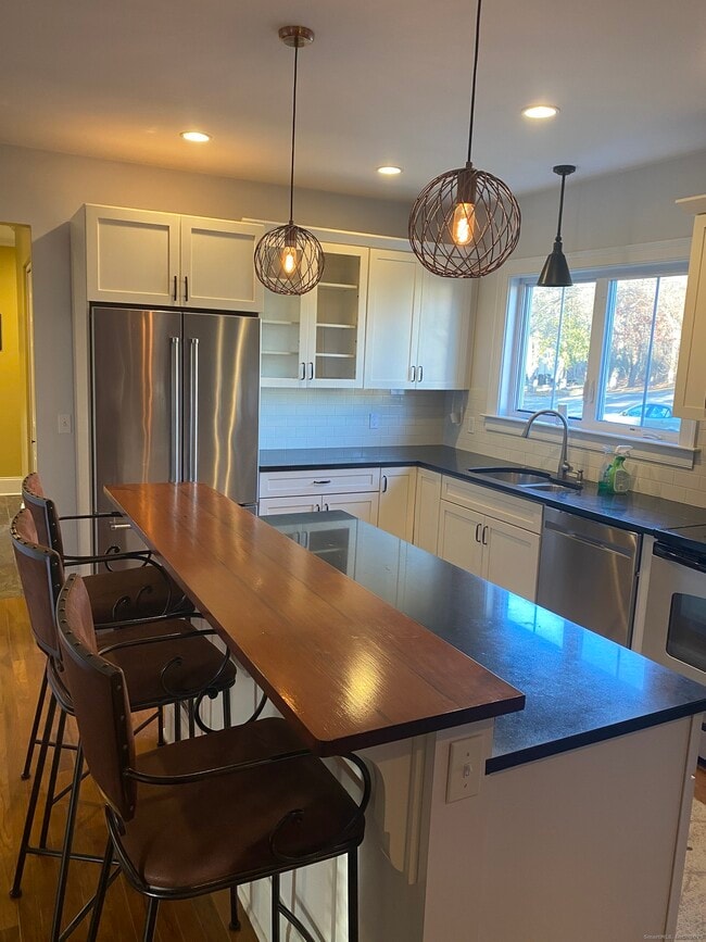 Building Photo - 103 W Broad St