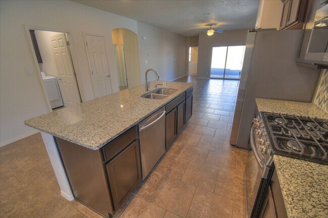 Building Photo - RIo Rancho at it BEST !!!