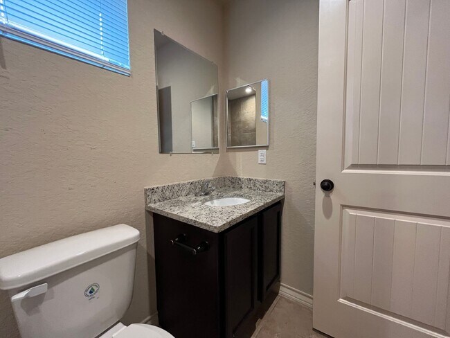 Foto del edificio - 6866 Lakeview Dr.