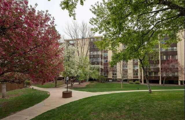 Foto del edificio - 6980 E Girard Ave