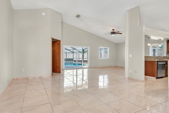 Building Photo - 2505 Kingston Ct