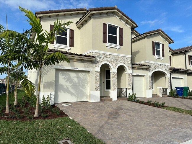 Foto del edificio - 5555 NW 27th St