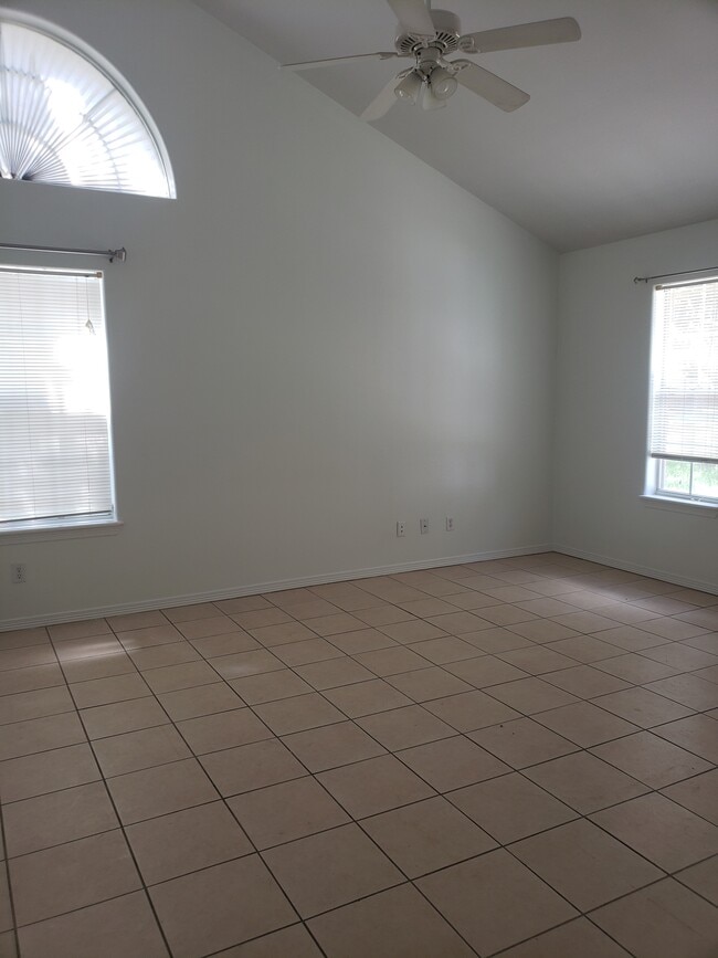 Building Photo - 1622 Orlando St