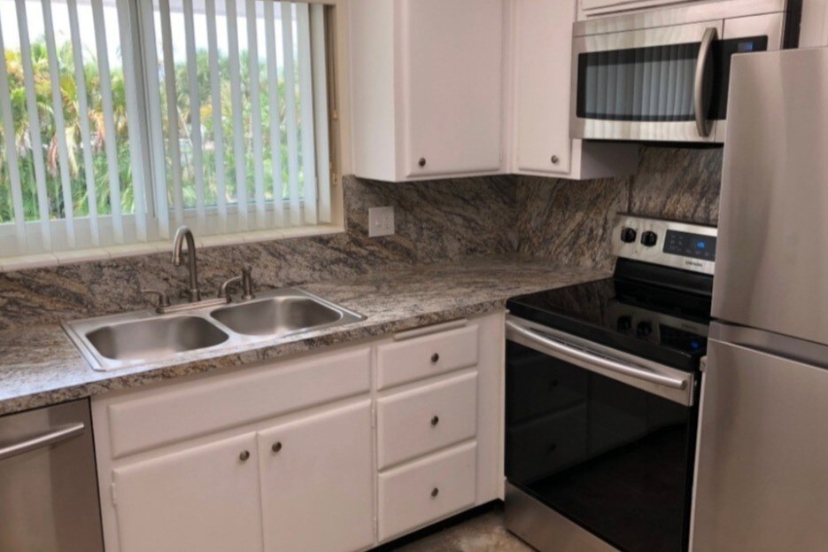 kitchen, new stainless steel appliances - 331 Tequesta Dr