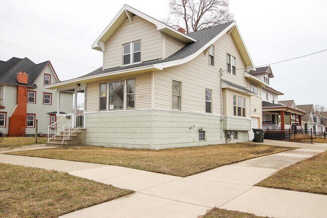 Building Photo - 1163 4th St