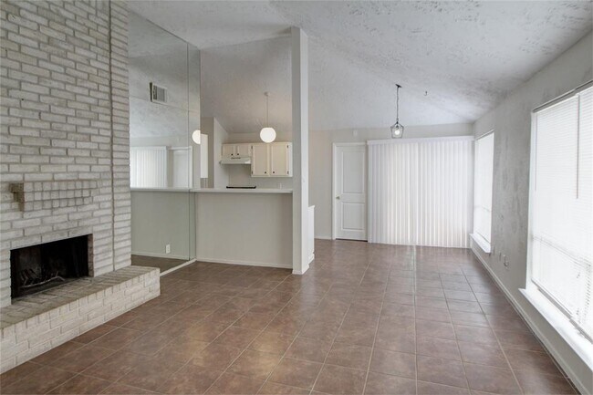 Foto del edificio - 5410 Rivergate Dr