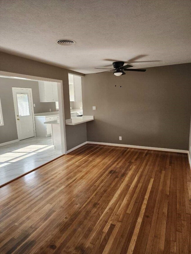 Foto del edificio - 1853 Huge Oaks St