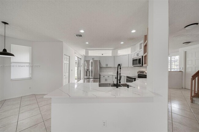 Building Photo - $4,500 18222 SW 27th St