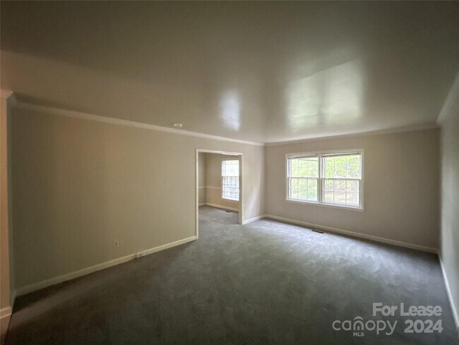 Building Photo - 6628 Bunker Hill Cir