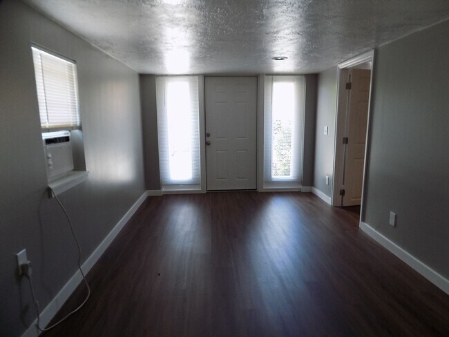 Foto del edificio - 1 Bedroom 1 Bathroom Apartment For Rent at 673 W. Osceola Street Unit A Clermont, Fl. 34711