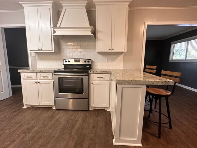 Foto del edificio - Spacious 3/2 University Area