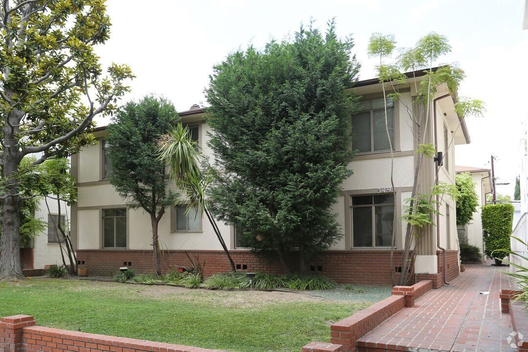 Foto principal - 349 N Palm Dr