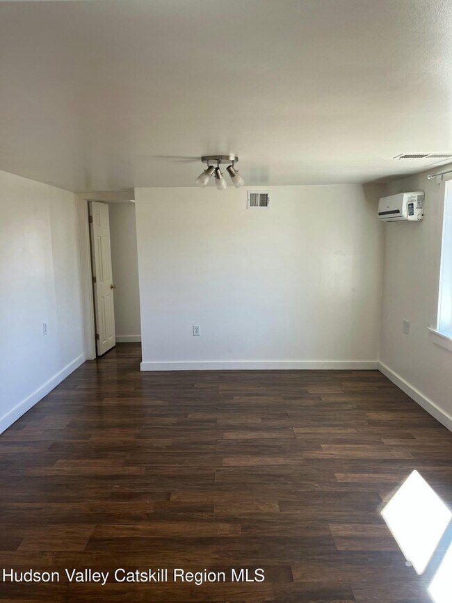 Foto del edificio - 48 Plattekill Dr