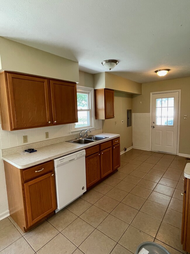 KITCHEN - 4719 Homewood Dr