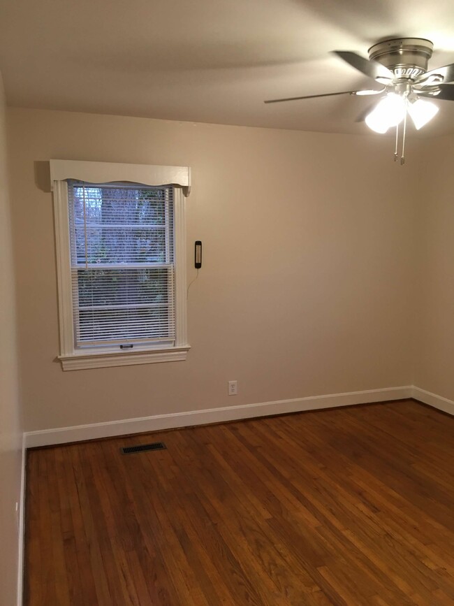 Building Photo - 11 Beech Hills Dr