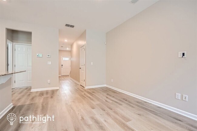 Building Photo - 5672 Union Pointe Dr