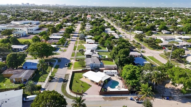 Building Photo - 4161 NE 15th Terrace