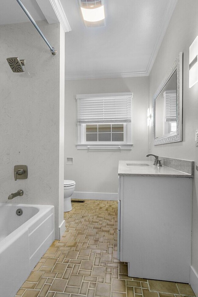 Foto del edificio - 6532 Sutter Ave