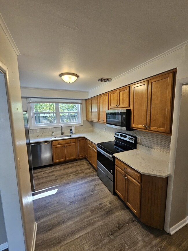 Kitchen with Quartz Counters - 4011 Buckingham Dr