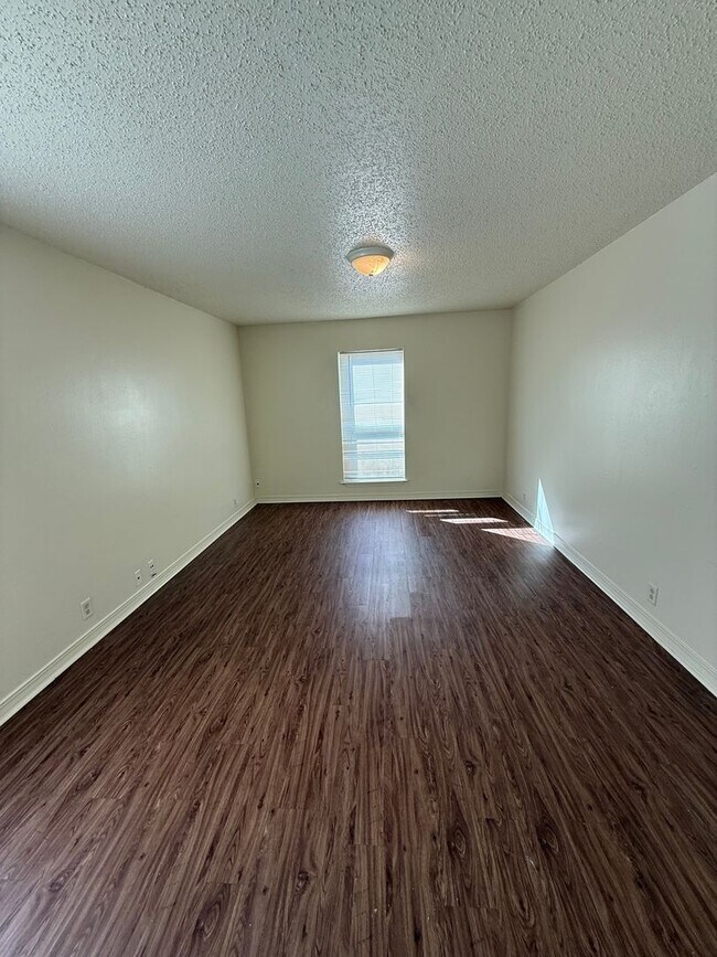 Foto del edificio - 8207 Bayou Fountain Ave