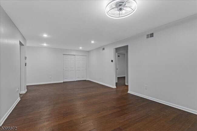 Foto del edificio - 56 Maple Ln