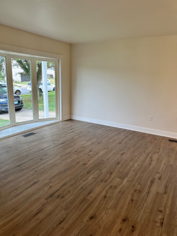 Building Photo - 8816 Sigrid Rd