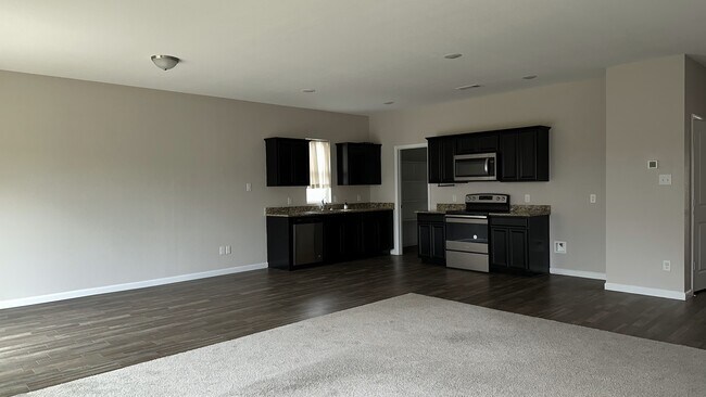 Photo - 421 Waterline Dr House