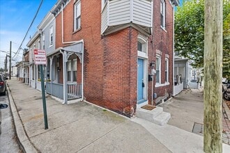 Building Photo - 216 N King St