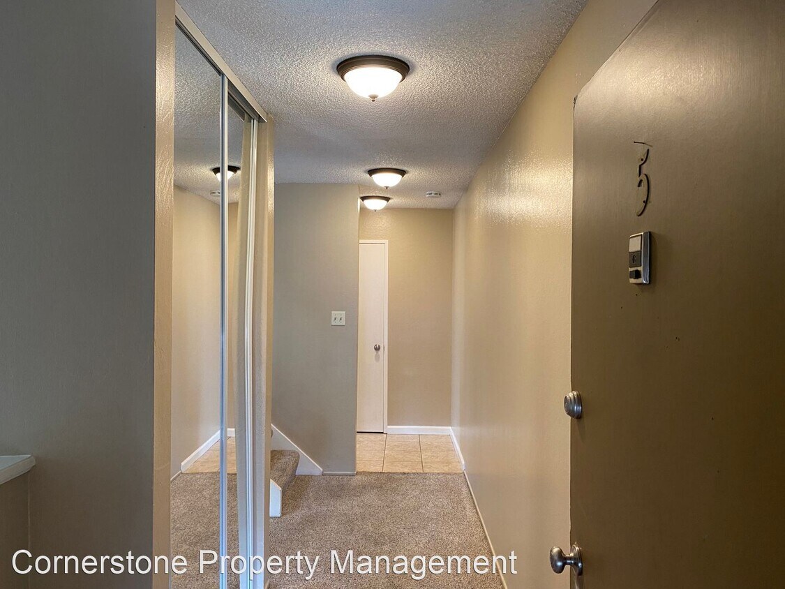 Primary Photo - 3 br, 2.5 bath House - 4415 Norwalk Dr #5
