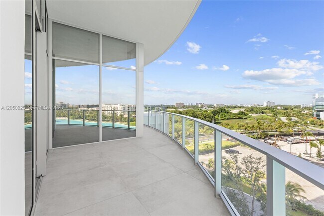 Foto del edificio - 2411 Laguna Cir