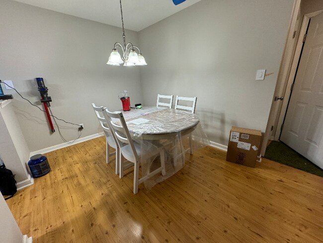 Foto del edificio - 703 Quail Rd