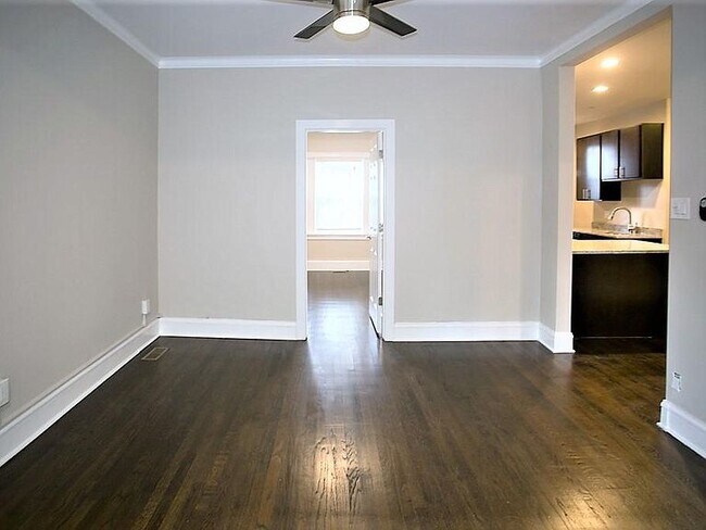 Building Photo - 1606 W Berwyn Ave