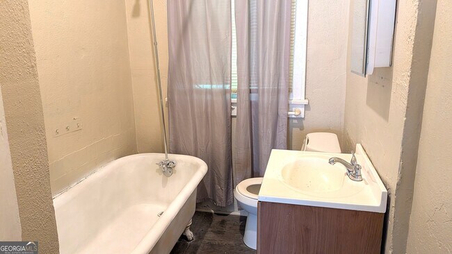 Foto del edificio - 672 Bowden St