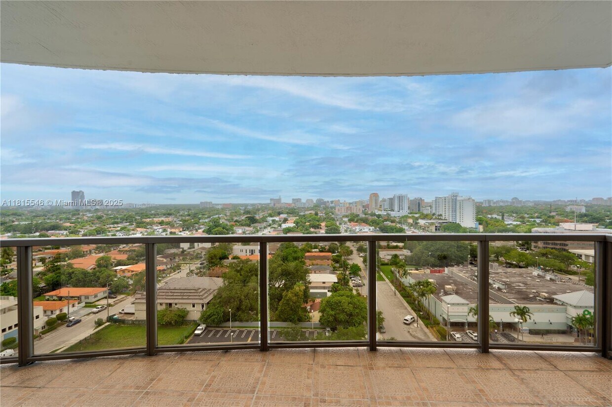 Foto principal - 2301 SW 27th Ave