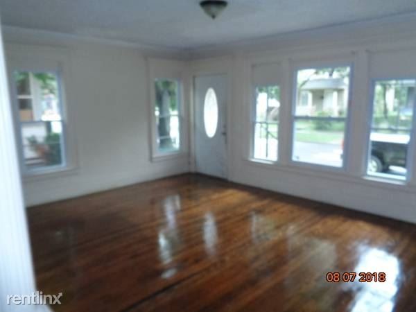 Primary Photo - 2 br, 1 bath Apartment - 30 Bartlett St Down