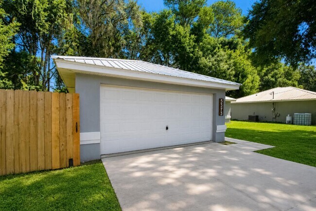 Building Photo - 5373 NW 64 St