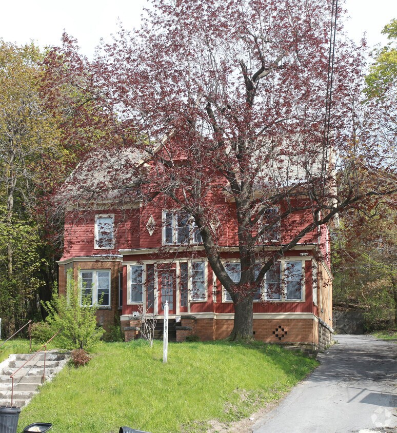 Primary Photo - 2007 W Genesee St