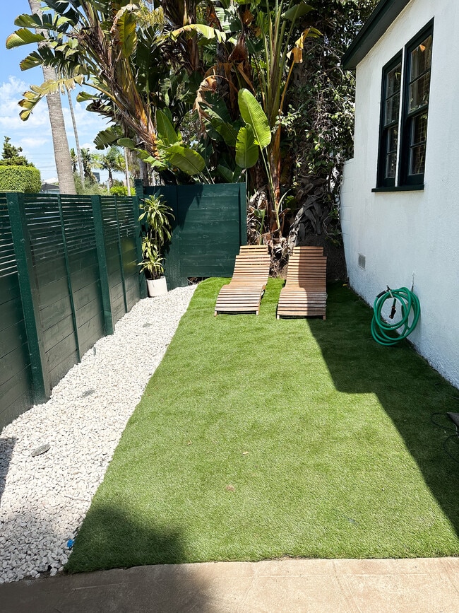 Jardín delantero - 904 Victoria Ave