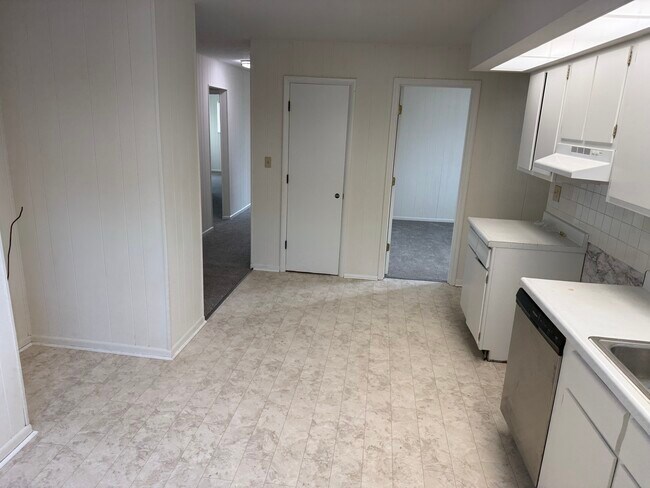 Kitchen - 1241 Main Ave