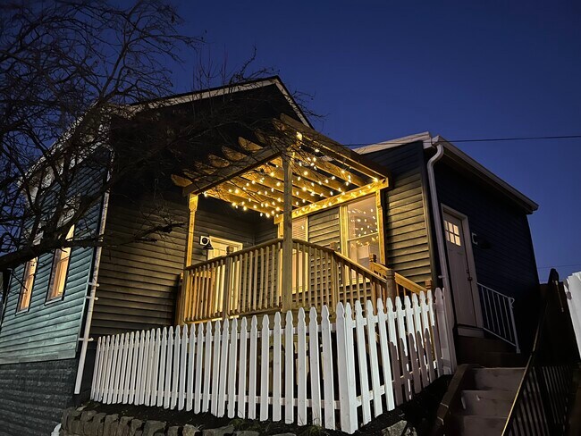 Foto del edificio - 247 Taylor Ave