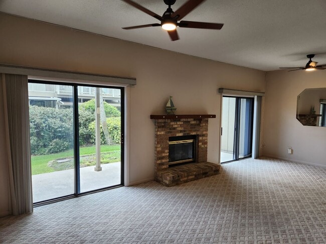 Building Photo - Beautiful Townhome 2 Bedroom 2.5 Bathroom