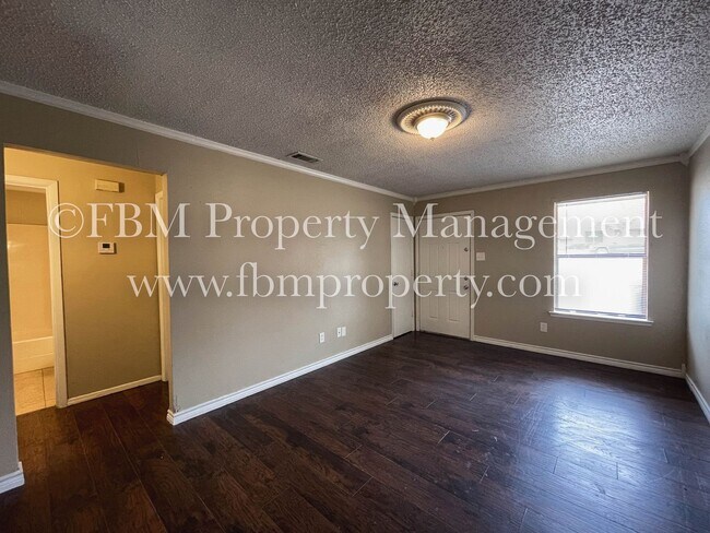 Building Photo - Gaines 1013 / Brown - EG