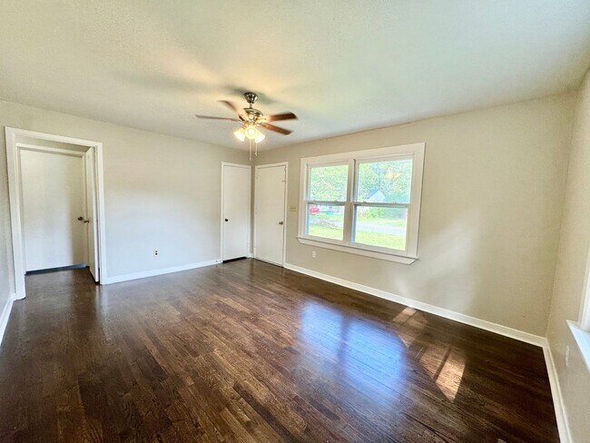 Foto del edificio - 1319 Laura Ave