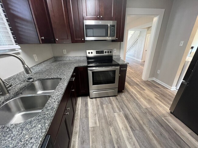 Foto del edificio - 1419 W 27th St
